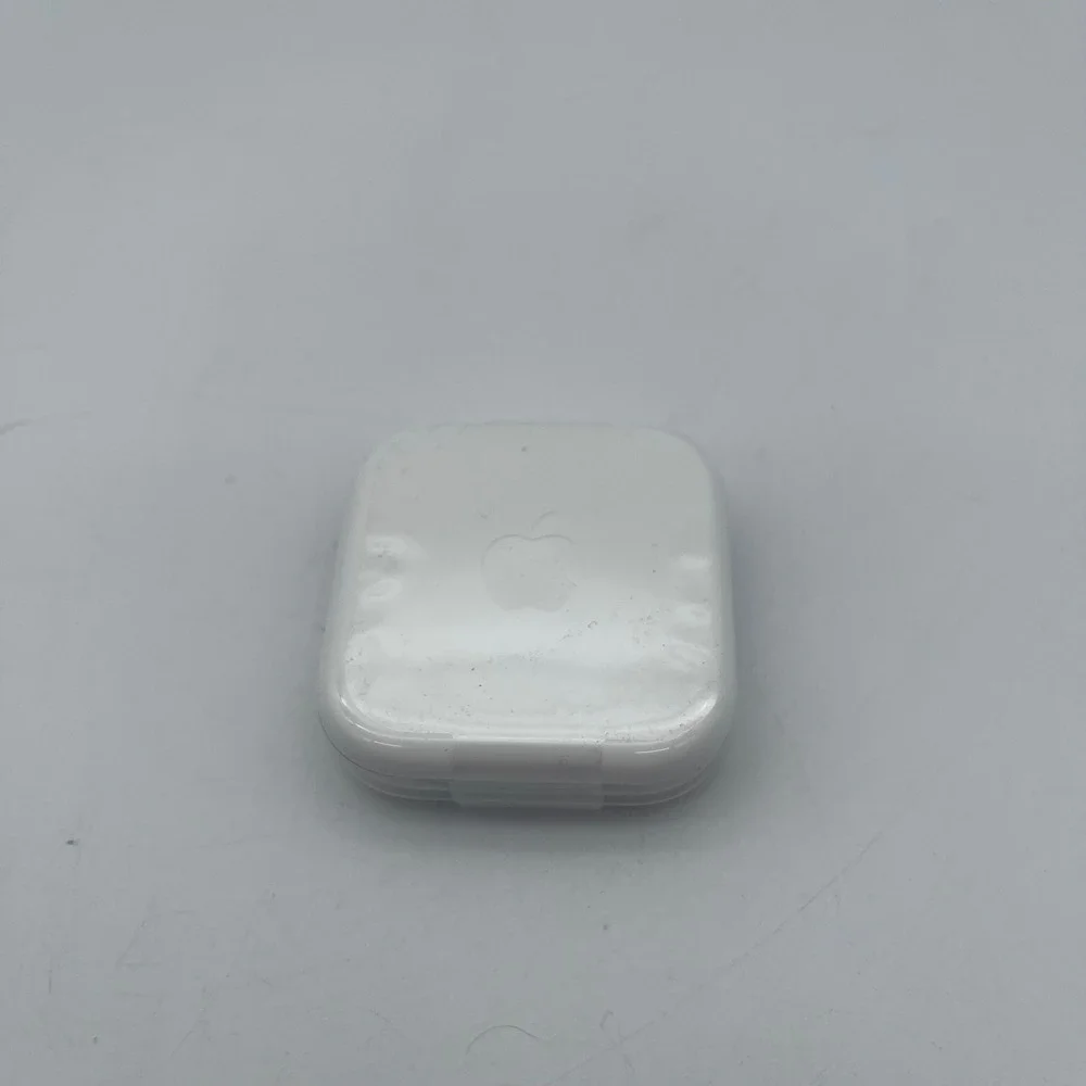 Apple EarPods with 3.5mm Headphone Plug and Remote White MD827LL/A New Case